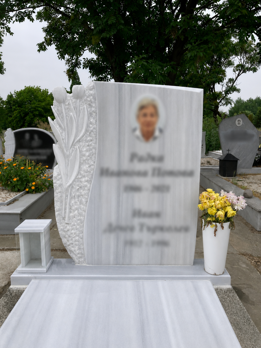 Паметник лалета